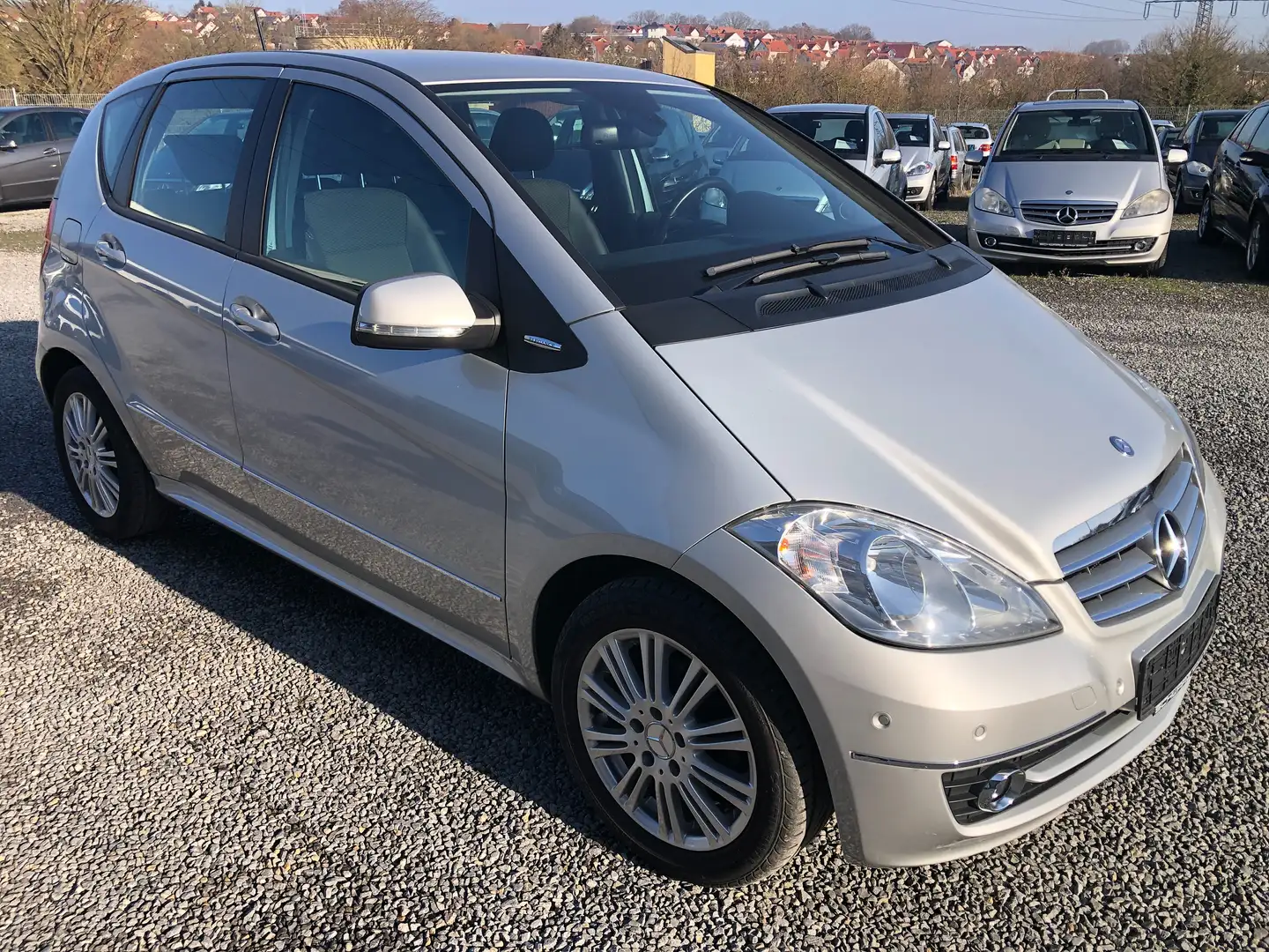 Mercedes-Benz A 180 Autotronic ELEGANCE*Park-Assistent*Sitzheizung*2.H Silber - 2