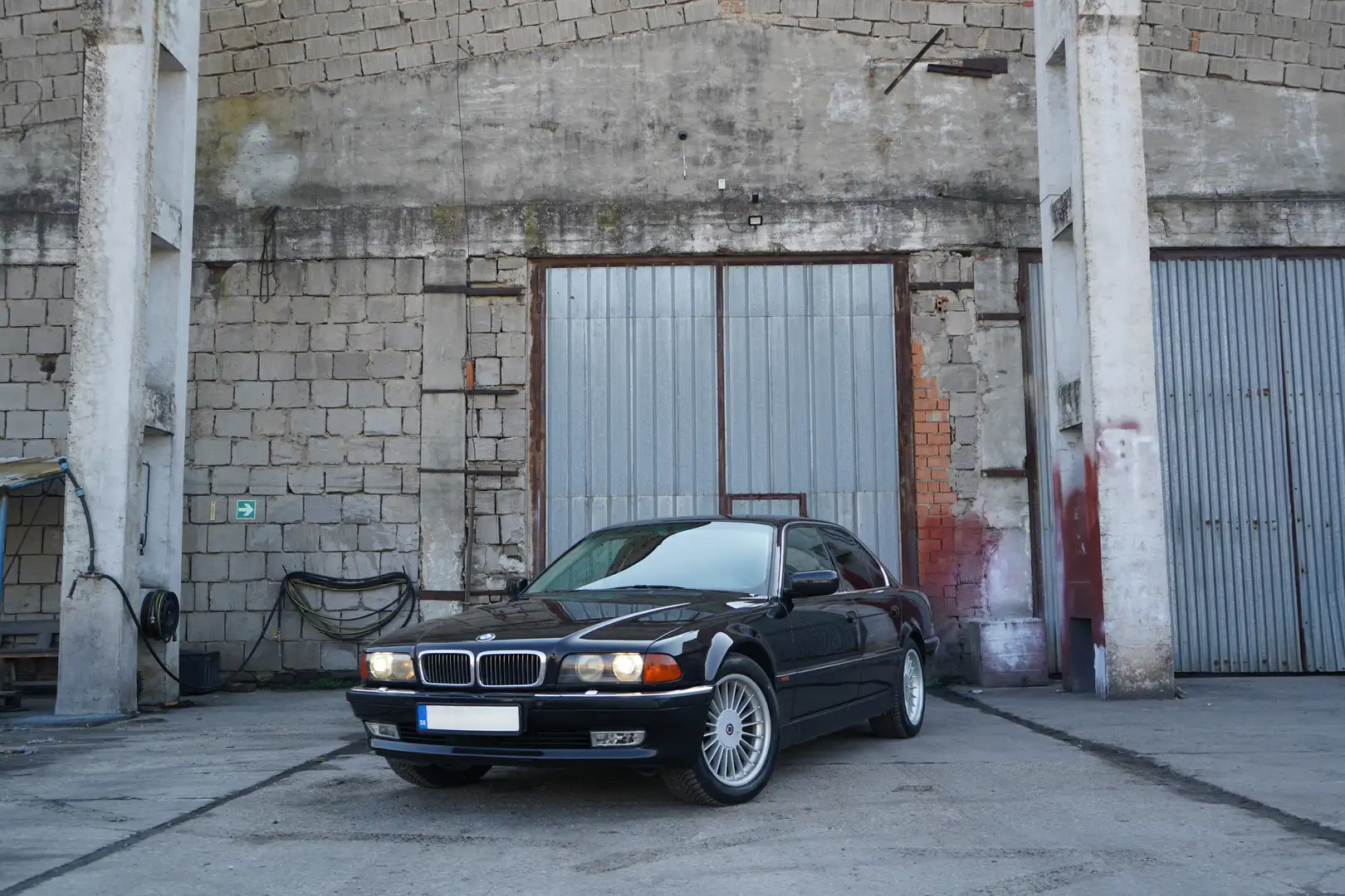 BMW 750 750i Aut. Schwarz - 1