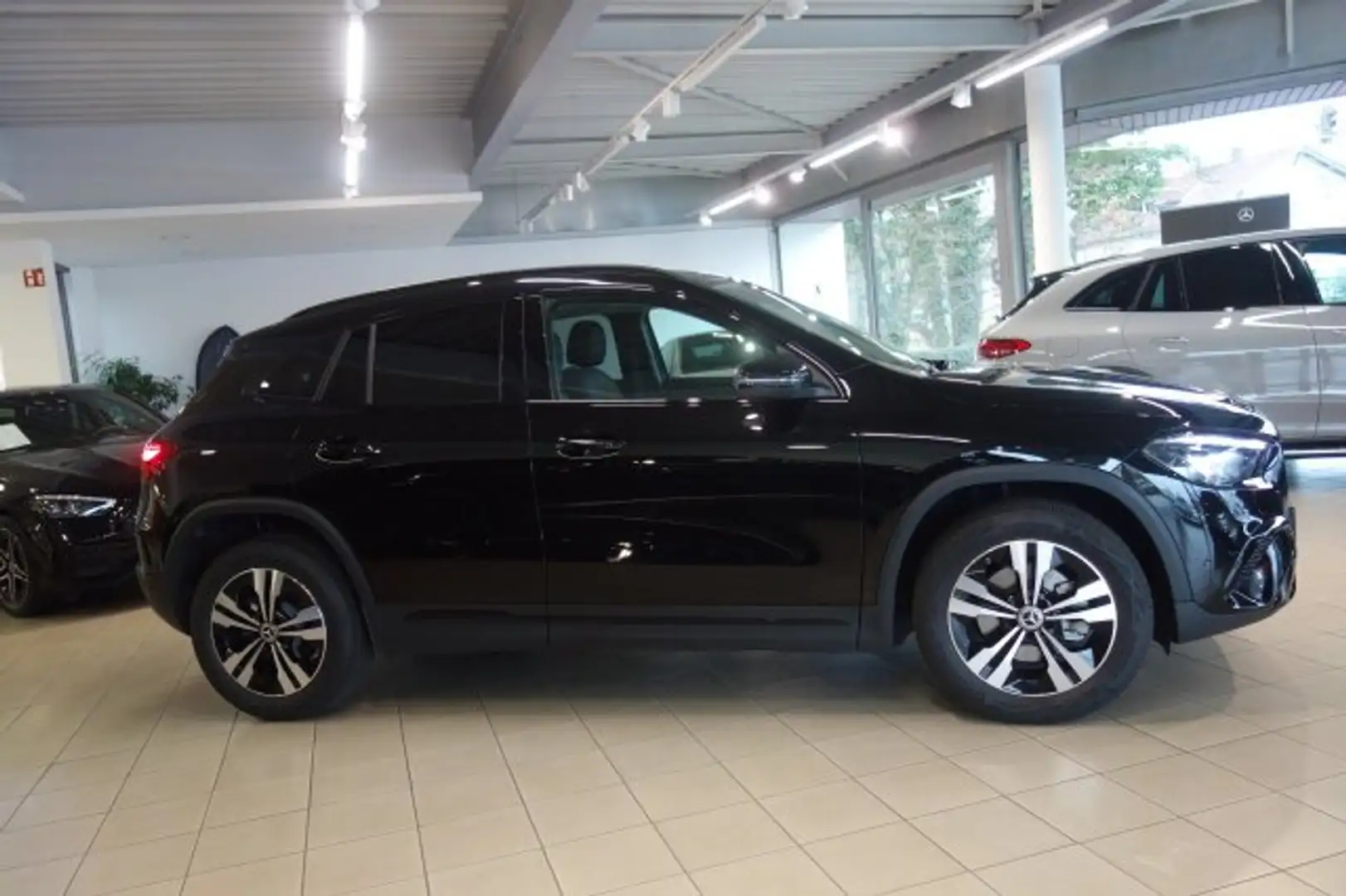 Mercedes-Benz GLA 180 GLA 180 PROGRESSIVE LINE LED KAMERA VOR.DISTONIC Zwart - 2