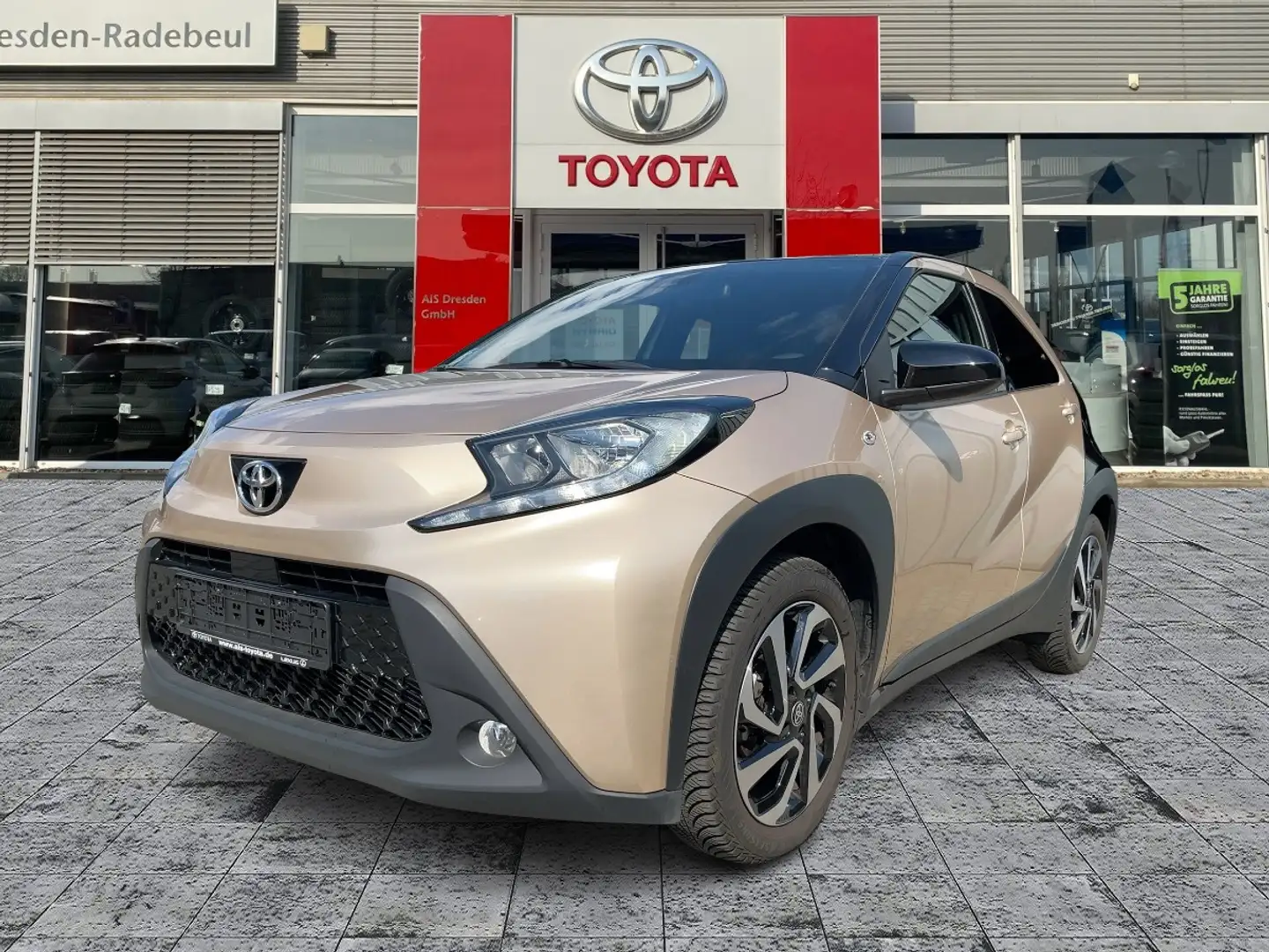 Toyota Aygo X 1.0 Pulse KAM*SHZ*DAB Beige - 2