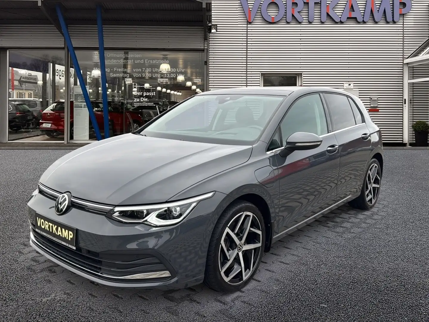 Volkswagen Golf VIII Style eHybrid Pano/AHK/StdHzg/IQLight Grau - 2