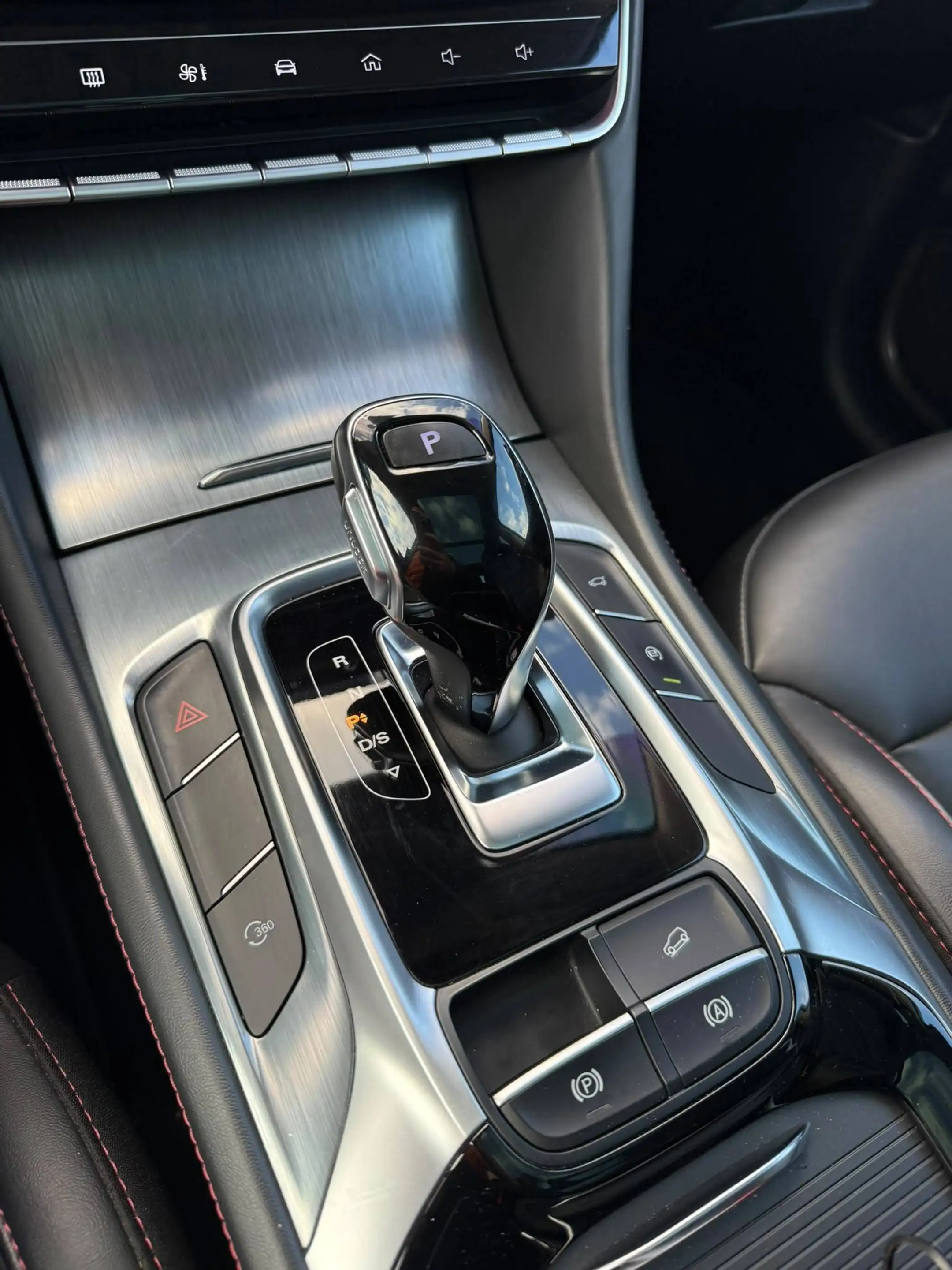 MG HS 1.5 T-GDi Luxury / Carplay / Camera 360 / Full Cuir / Toit Ouvrant / Garantie — photo 17