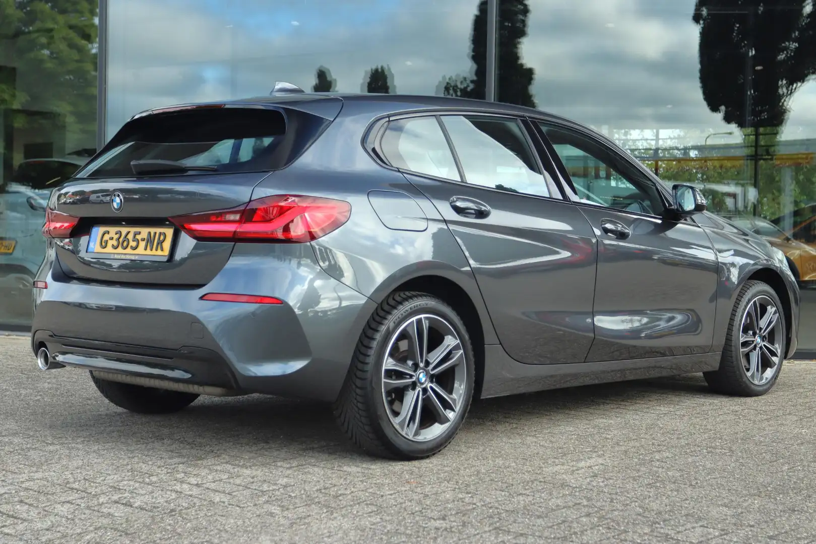 BMW 118 1-SERIE 118I EXECUTIVE EDITION AUT. | LED | VIRT. Grau - 2