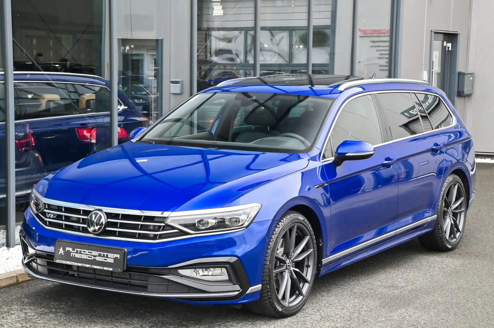 Volkswagen Passat Variant 2.0 TSI DSG 2x R-Line Pano* AHK* Bleu - 2