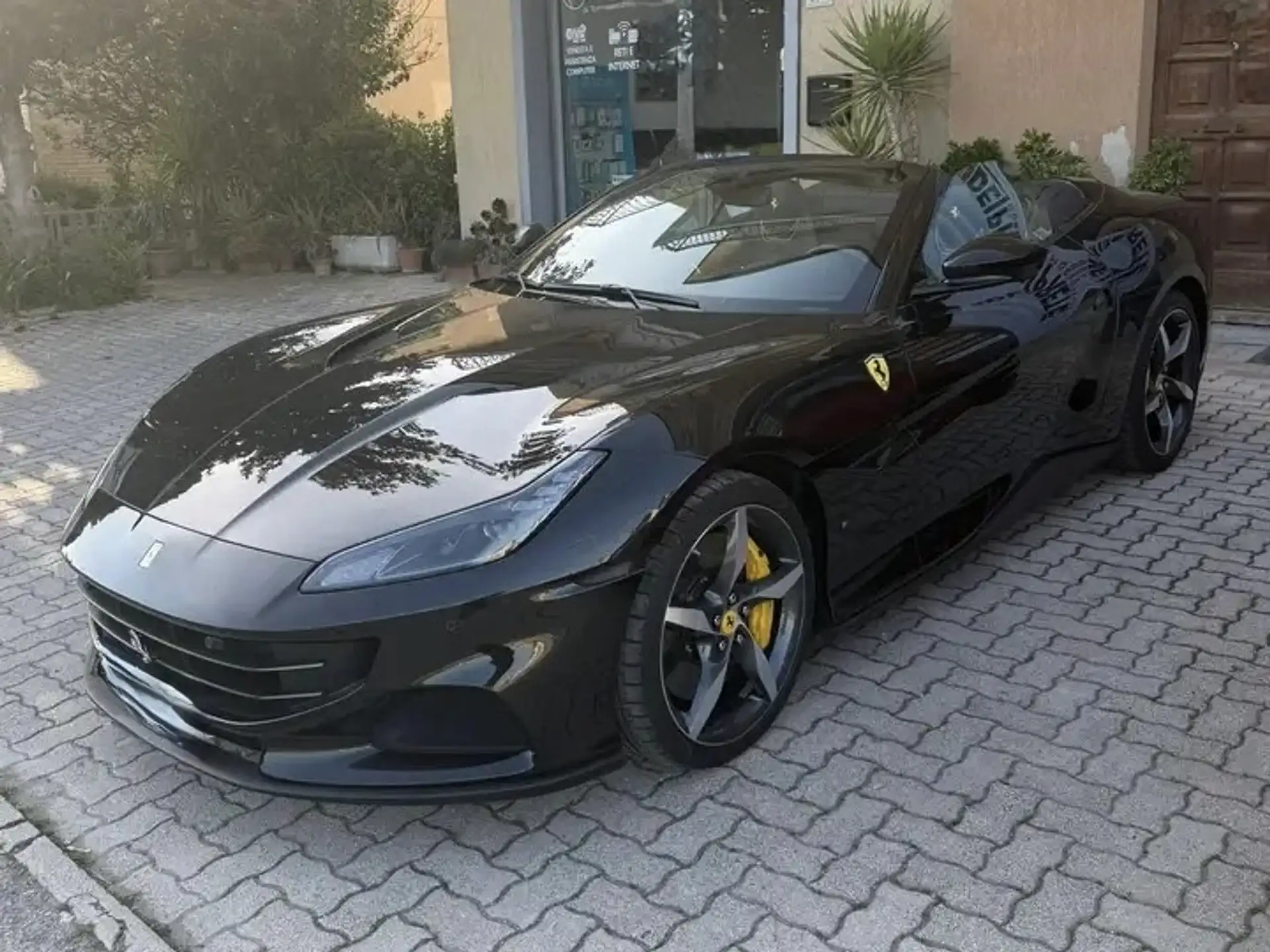 Ferrari Portofino 2023 검정 사진 3
