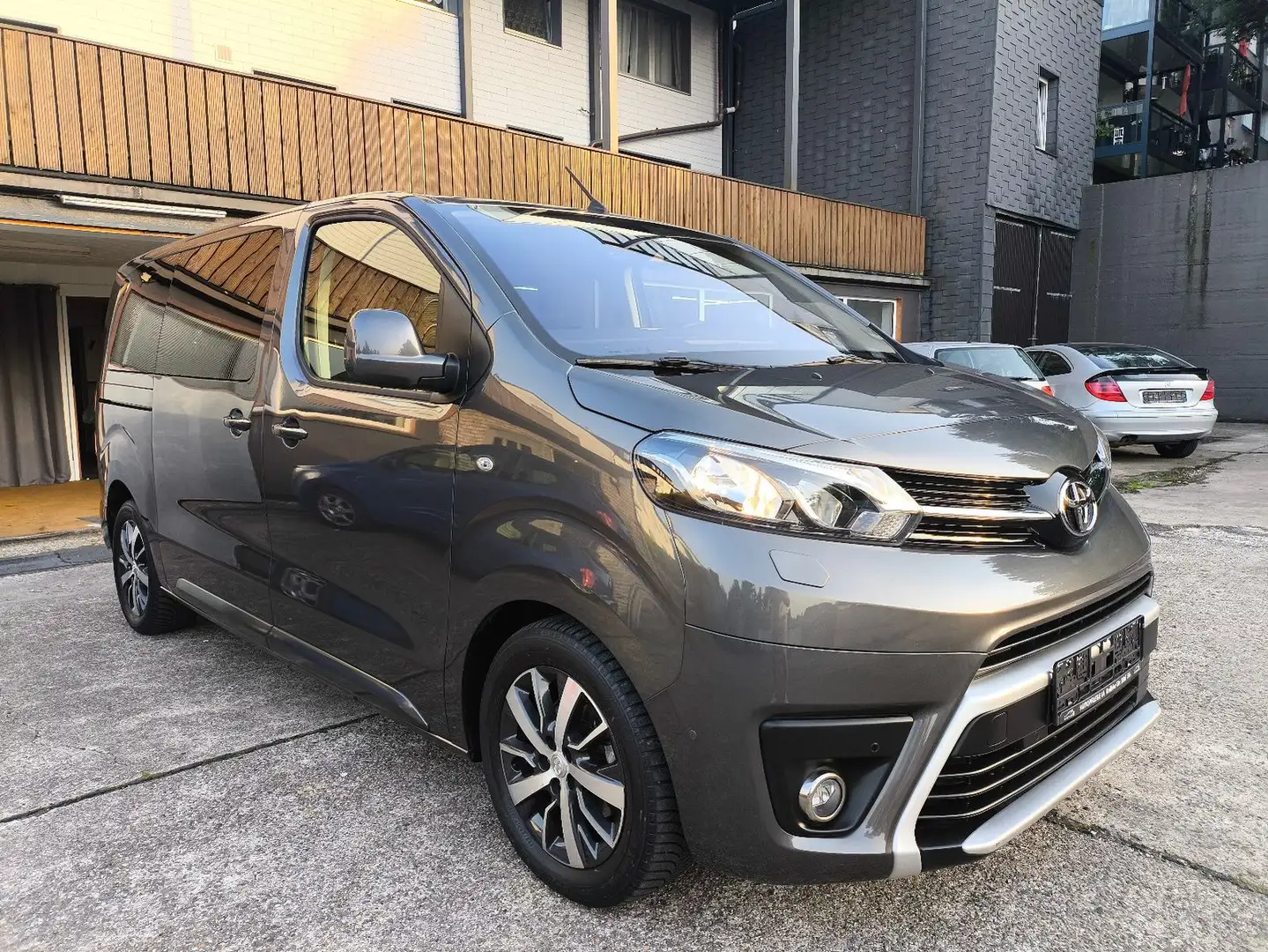 Toyota Proace Verso L1 Shuttle Comfort Automatik*Kamera Gris - 2