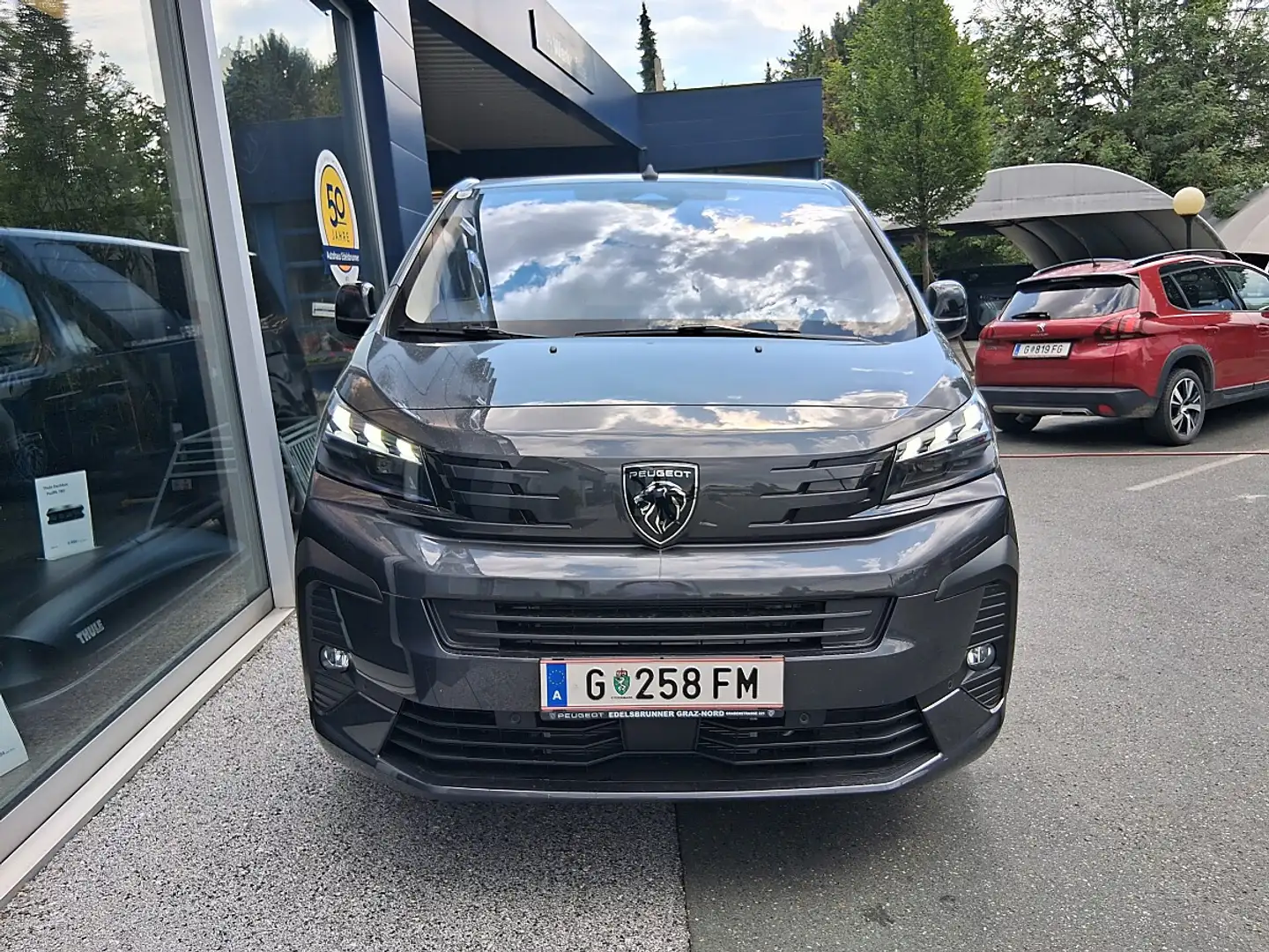 Peugeot Traveller Premium BlueHDi 180 Lang EAT8 Grau - 2