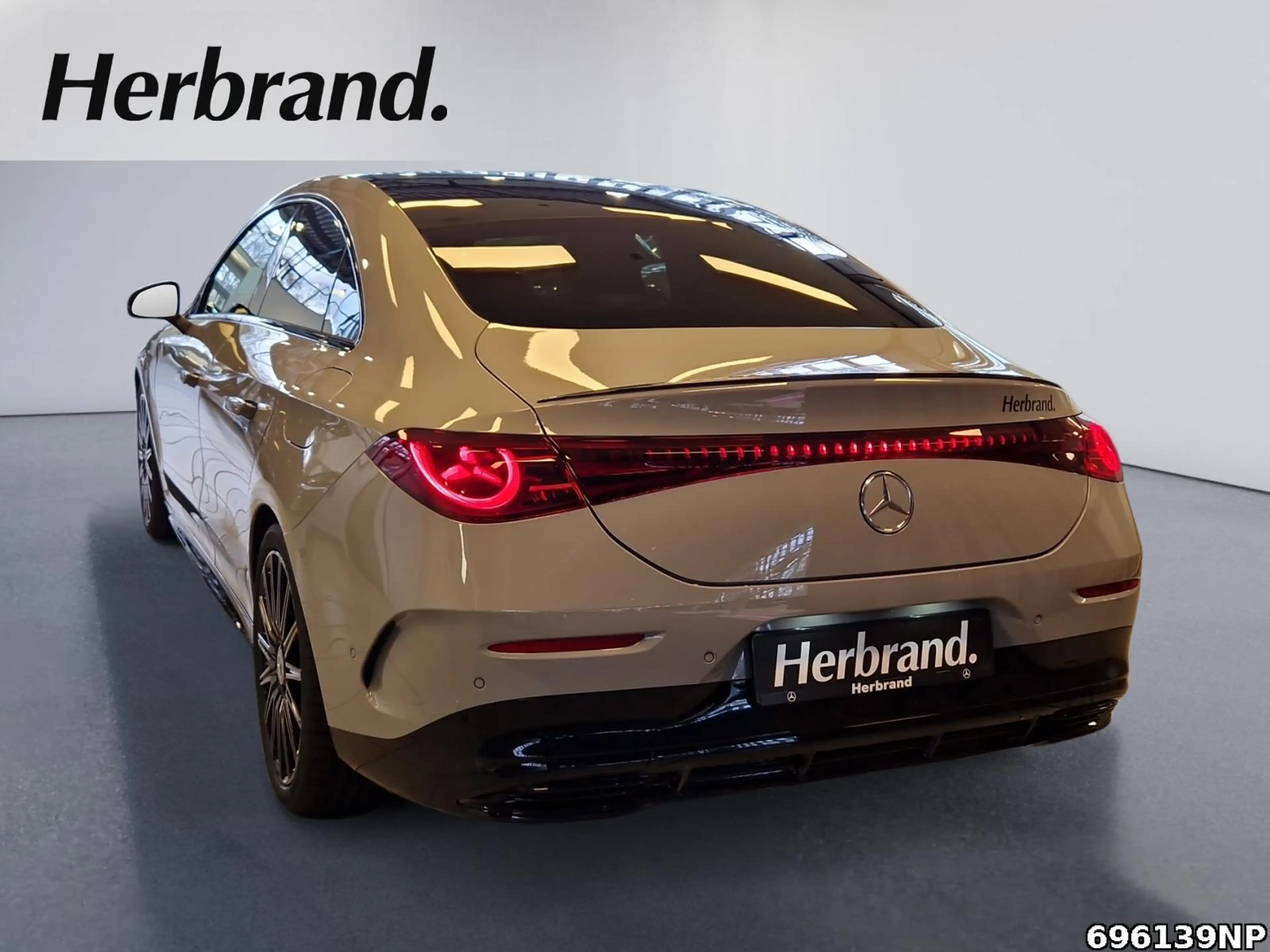 Mercedes-Benz CLA 200 4MATIC AMG LINE PLUS+BURMESTER+HUD+PANO — photo 4