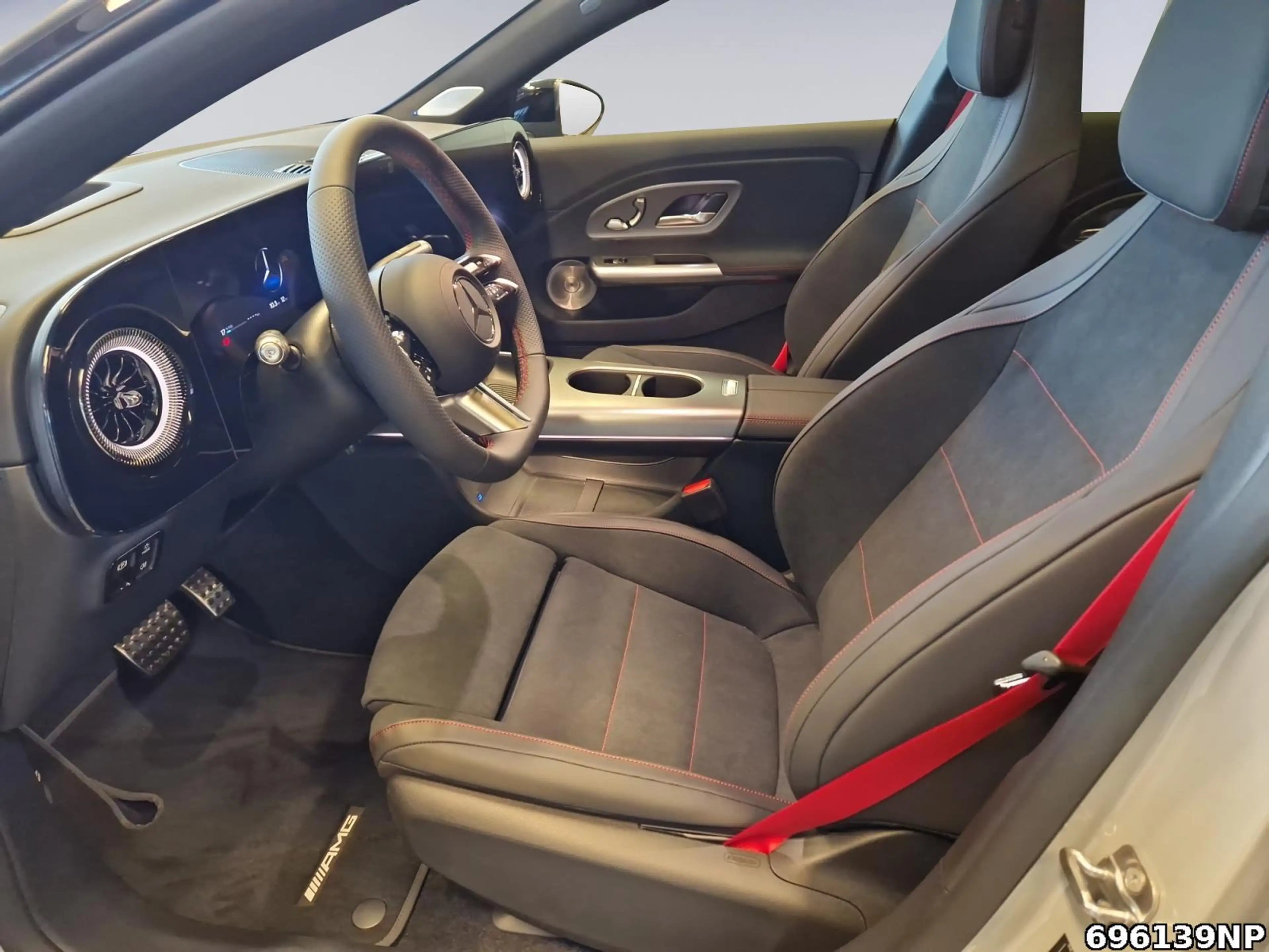 Mercedes-Benz CLA 200 4MATIC AMG LINE PLUS+BURMESTER+HUD+PANO — photo 10