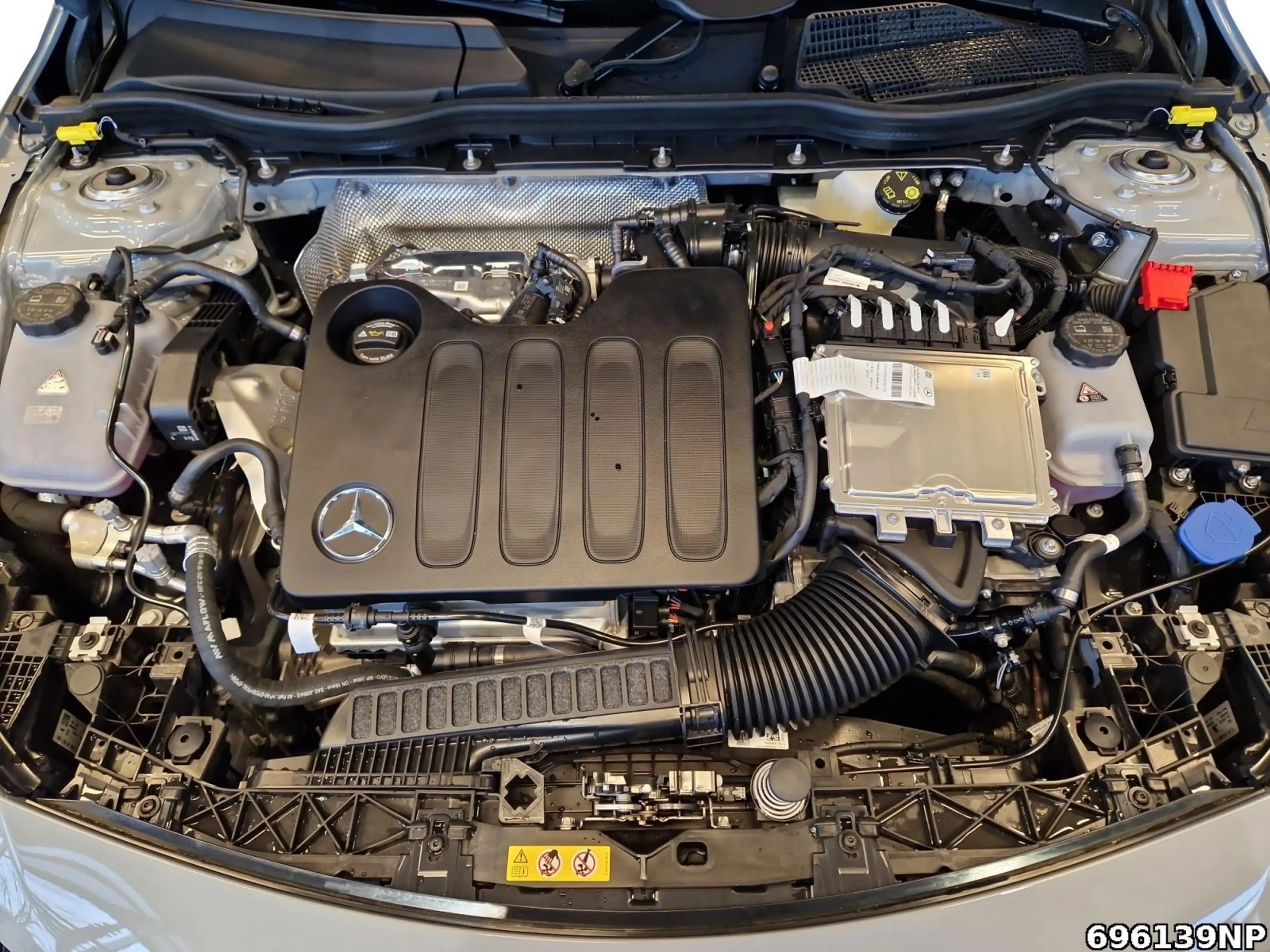 Mercedes-Benz CLA 200 4MATIC AMG LINE PLUS+BURMESTER+HUD+PANO — photo 7