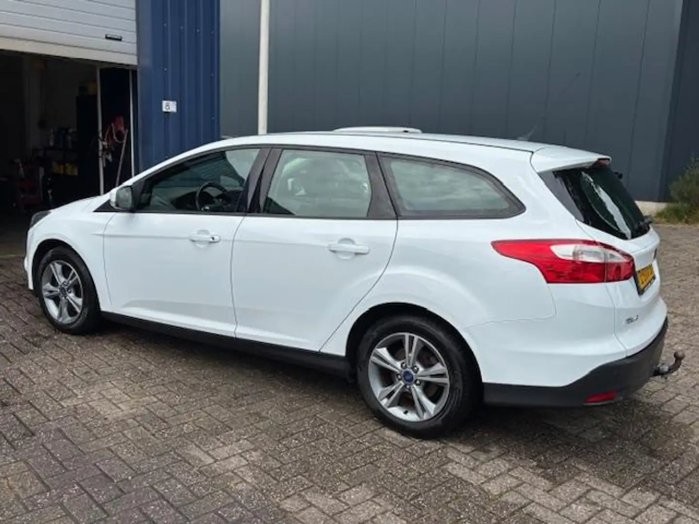 Ford Focus Wagon 1.0 EcoBoost Edition Navi / Dealer onderh/1e Wit - 2
