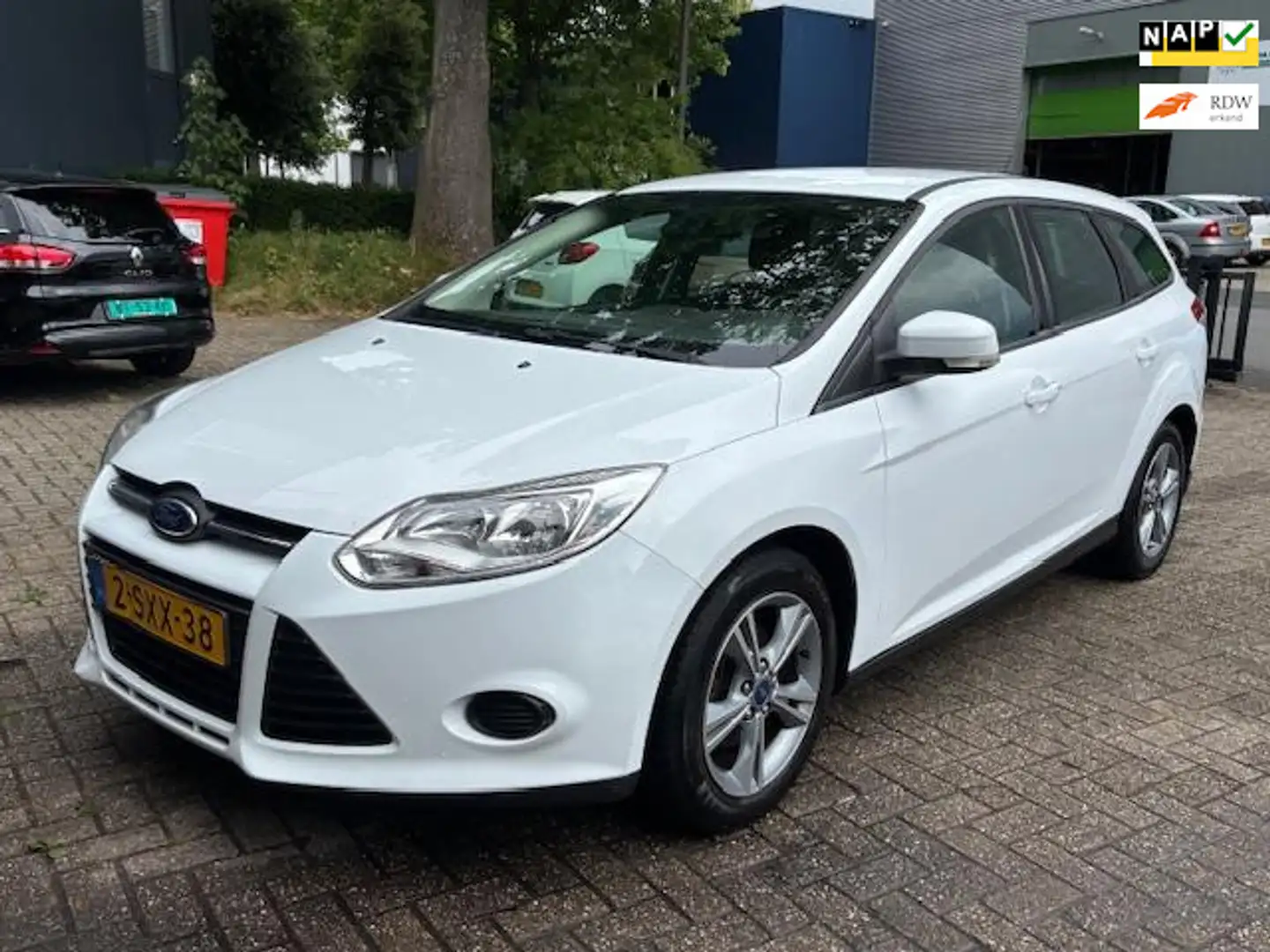 Ford Focus Wagon 1.0 EcoBoost Edition Navi / Dealer onderh/1e Wit - 1