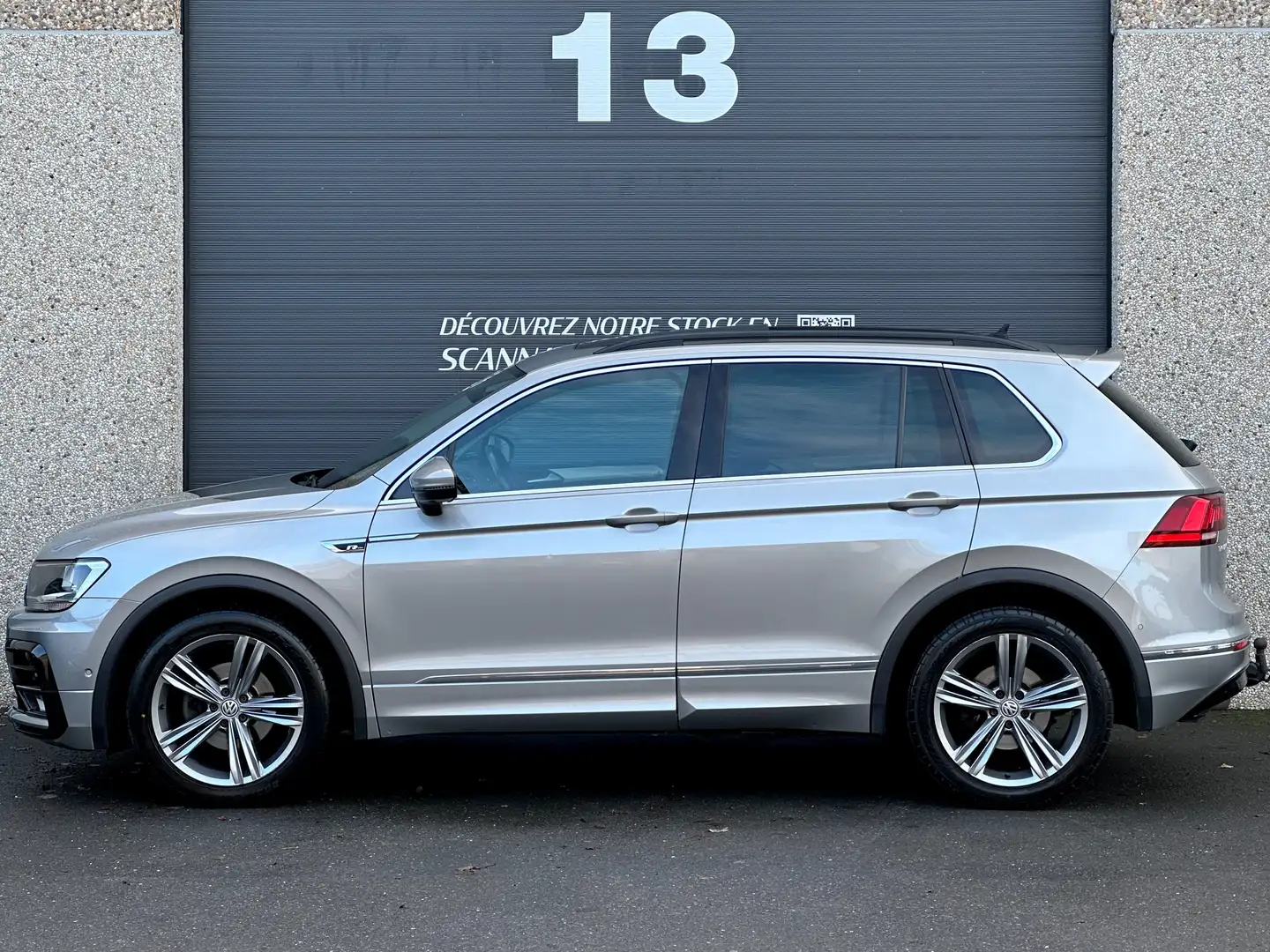 Volkswagen Tiguan 1.5 TSI R-Line / Pano. / Caméra 360° / Cuir Gris - 2