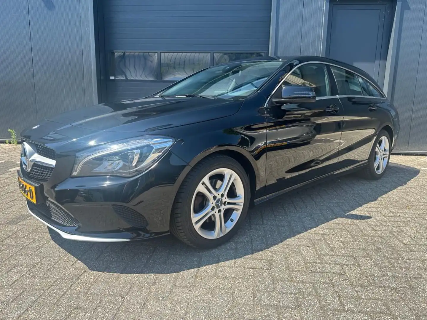 Mercedes-Benz CLA 180 Shooting Brake Ambition Zwart - 1