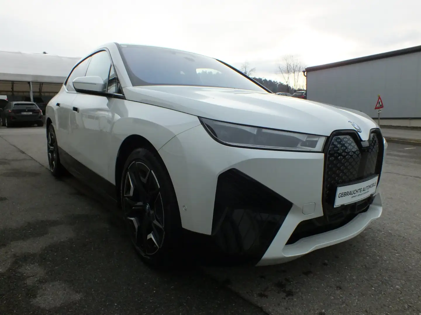 BMW iX xDrive40 Weiß - 2