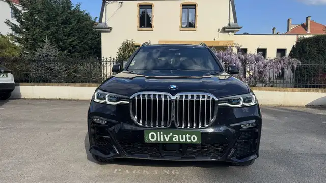 BMW X7 view 3