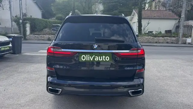 BMW X7 view 5