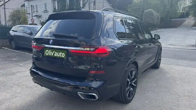 BMW X7 view 2