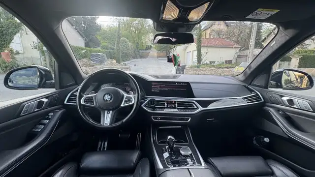 BMW X7 view 6