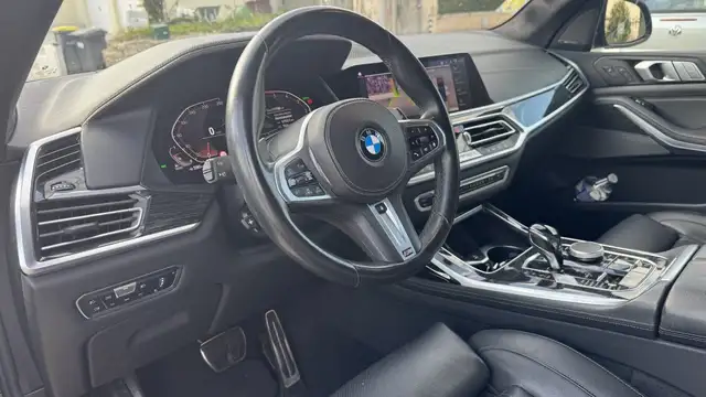 BMW X7 view 8