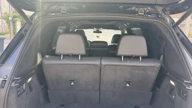 BMW X7 view 13