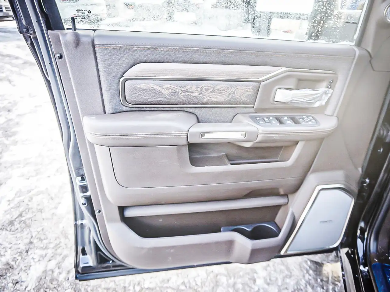 RAM 3500 снимка RAM 3500