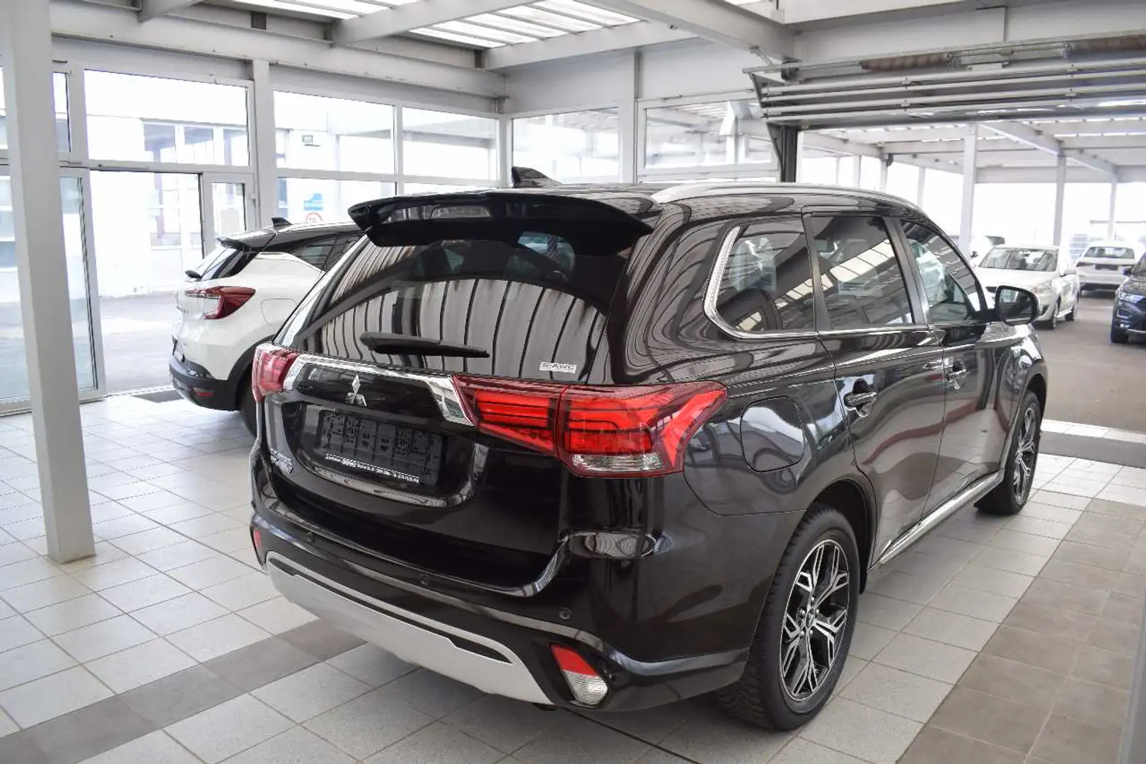 Mitsubishi Outlander Outlander Plug-in Hybrid Spirit Plus 4WD Schwarz - 2