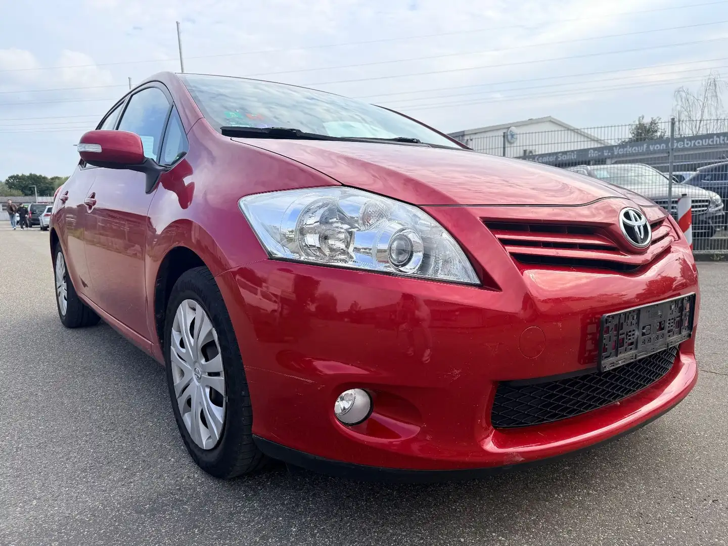 Toyota Auris Life+ Rot - 1