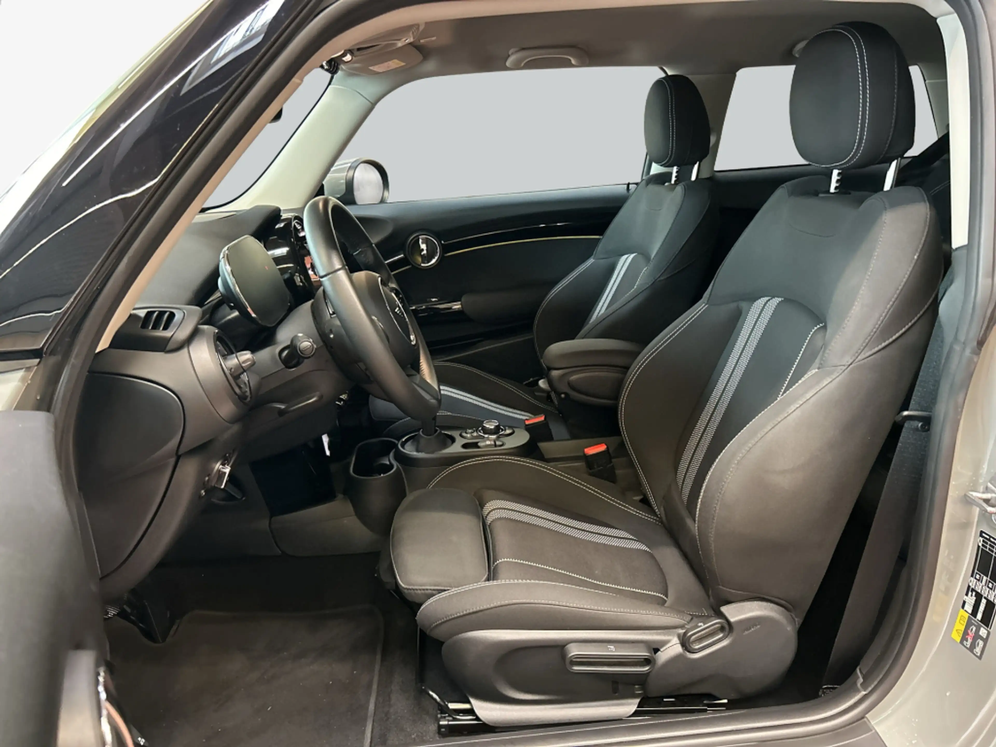 MINI Cooper SE Cooper SE Essential Trim LED Navi SHZ — photo 11