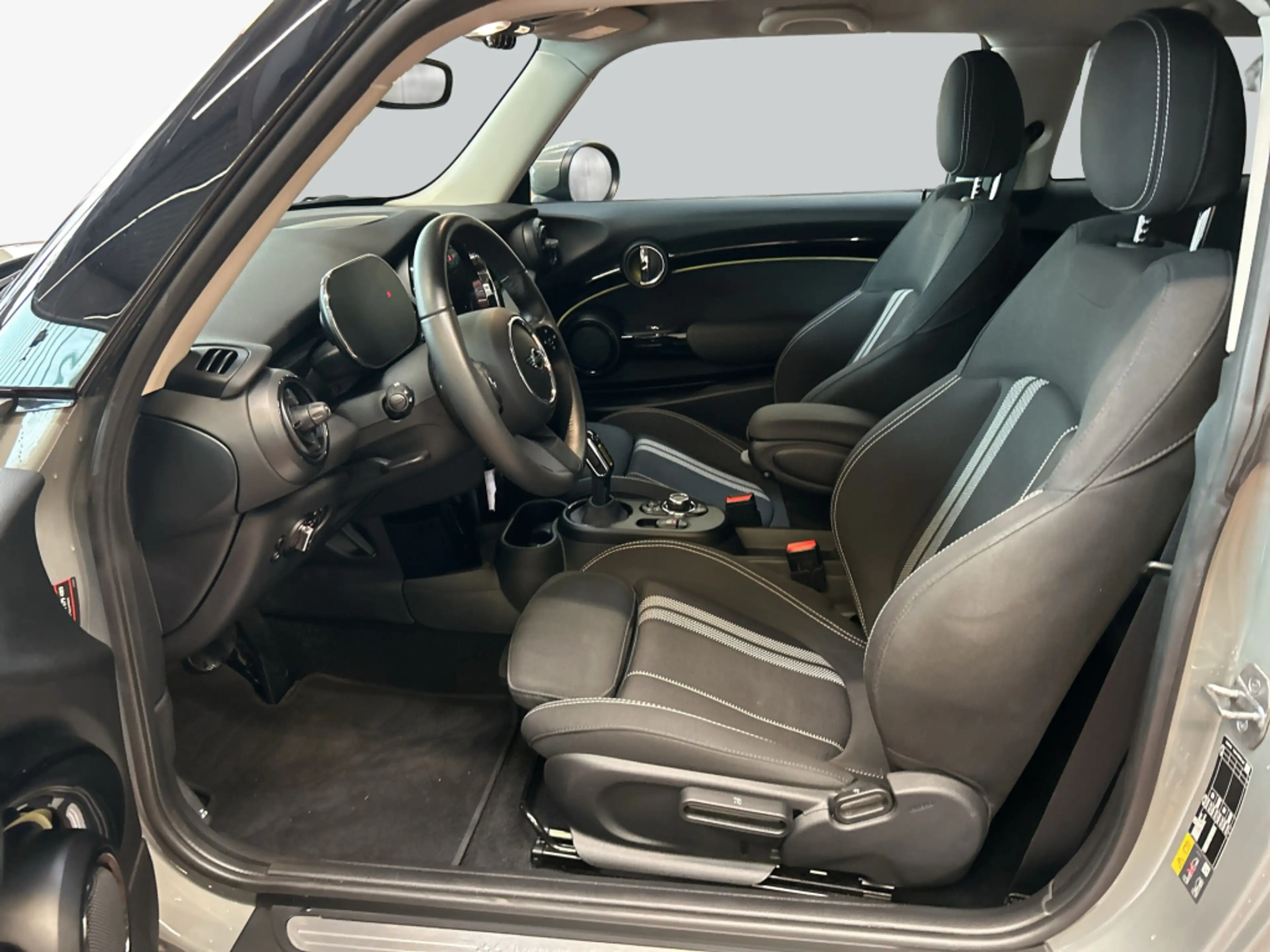 MINI Cooper SE Cooper SE Essential Trim LED Navi SHZ — photo 10