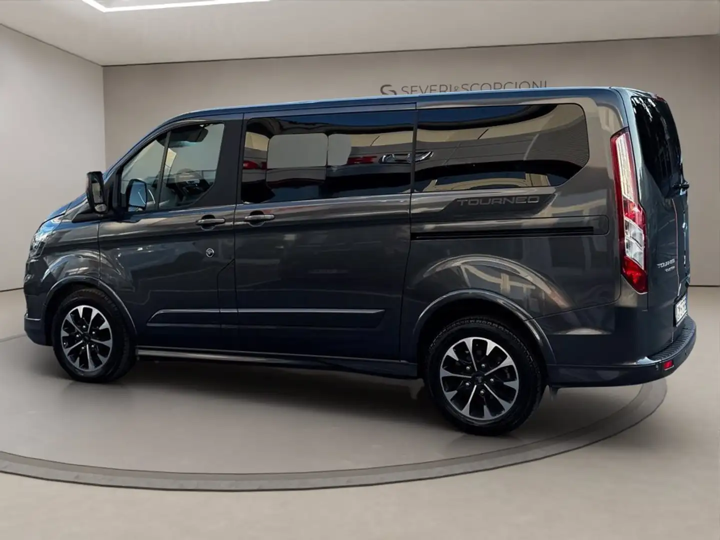 Ford Tourneo Custom 320 2.0 tdci 170cv Sport L1H1 auto E6.2 Grijs - 2