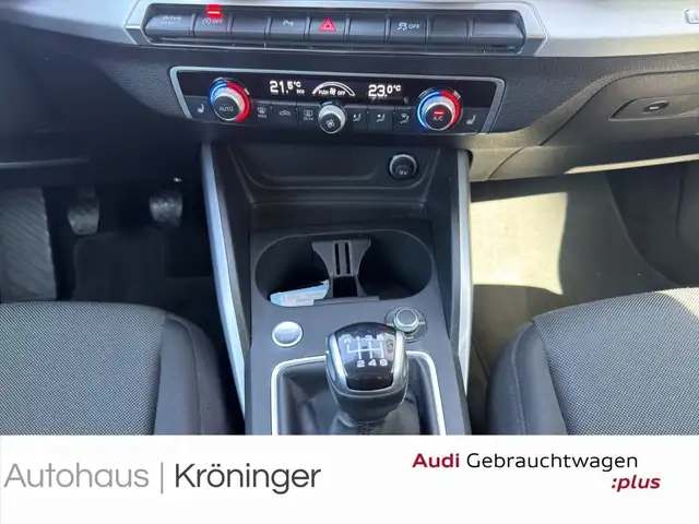 Audi Q2 view 14