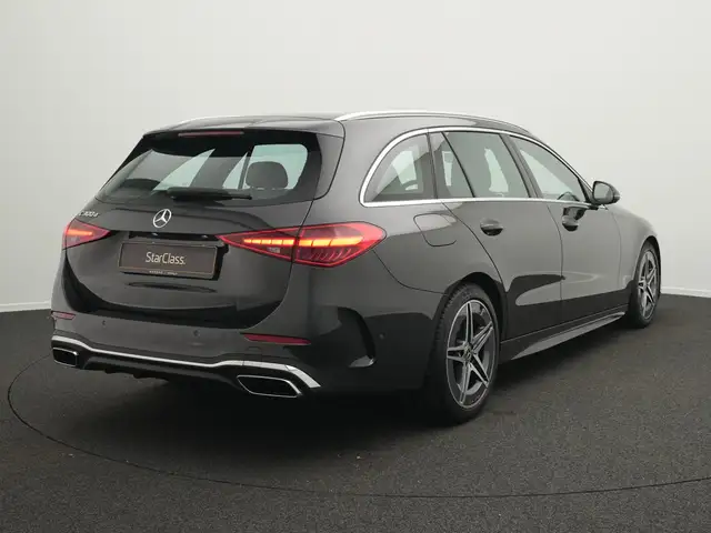 Mercedes-Benz C-Class view 3