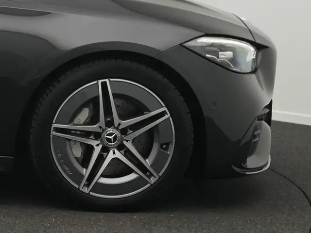 Mercedes-Benz C-Class view 8