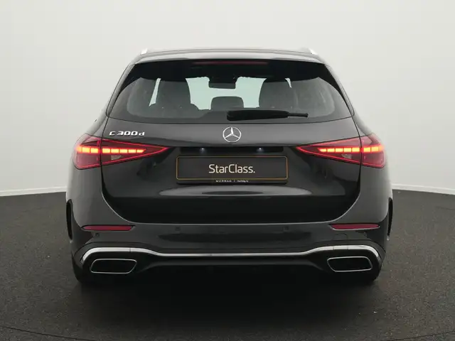 Mercedes-Benz C-Class view 4