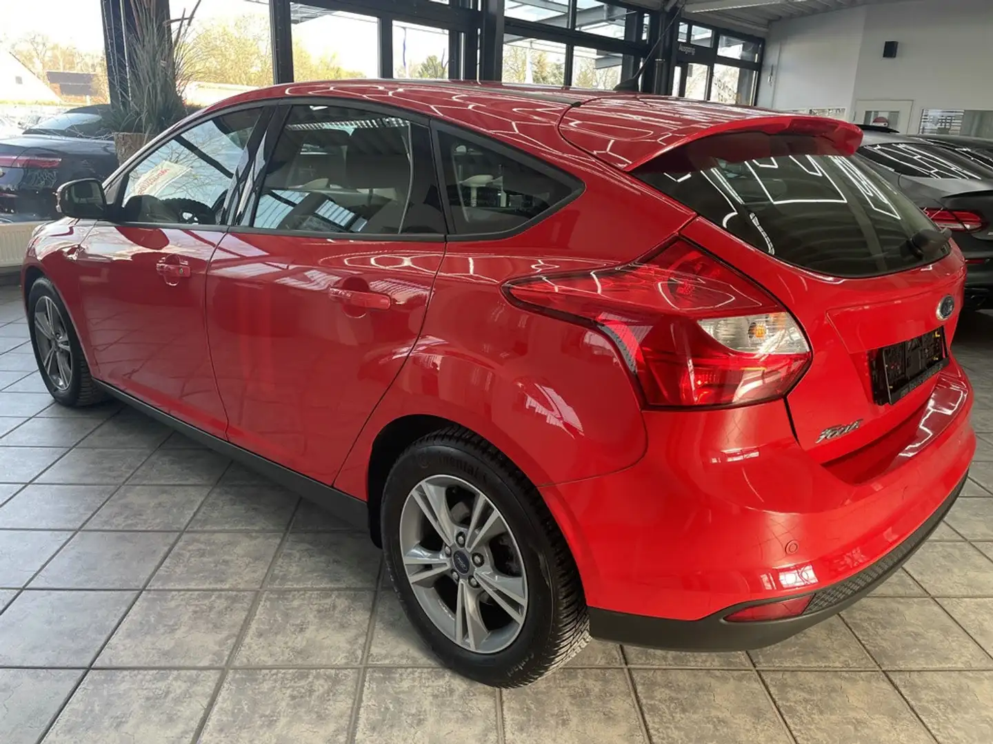 Ford Focus 1.6 TDCI Sync Edition, Klima, PDC, HU neu! Rot - 2