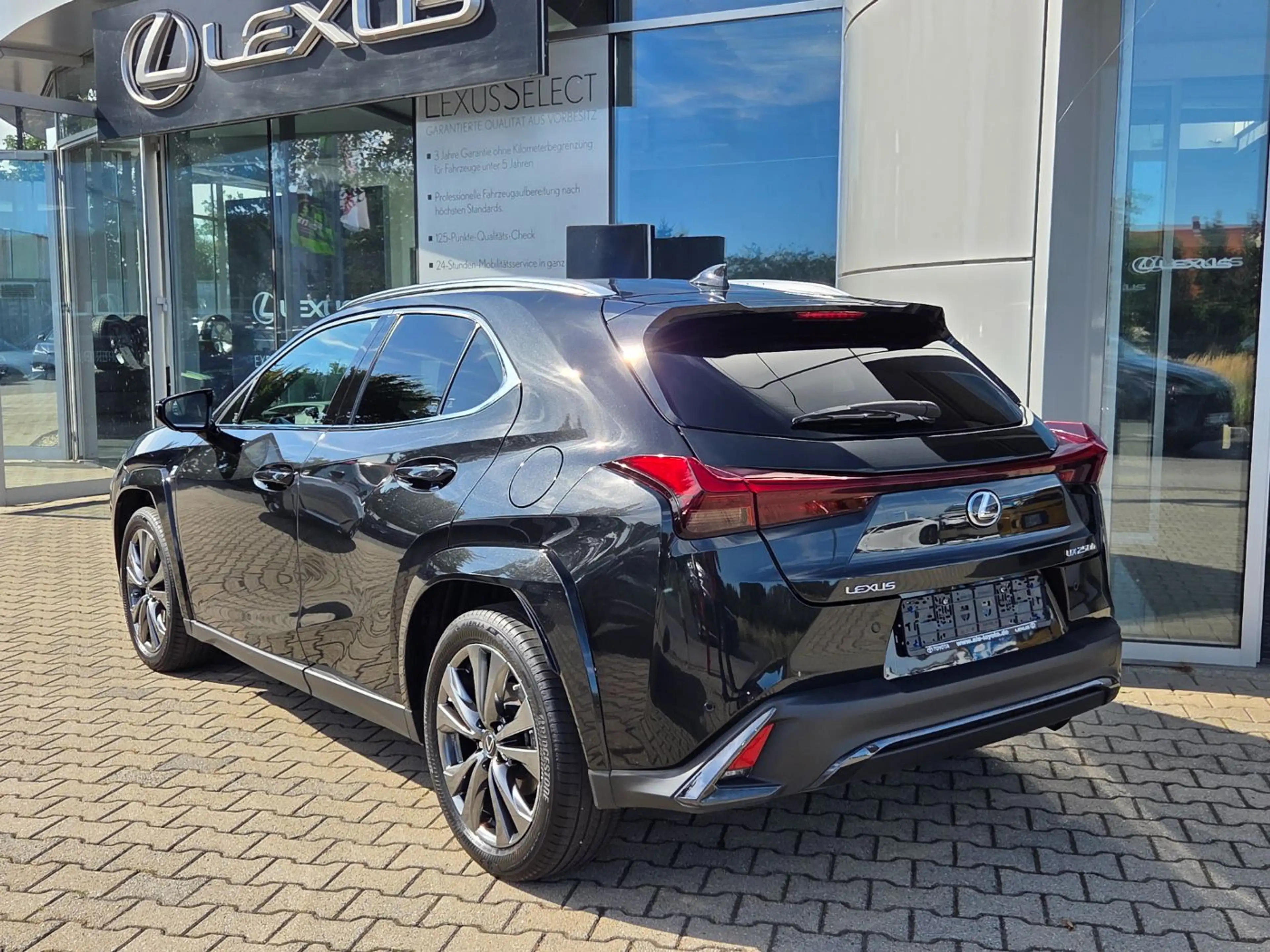 Lexus UX 250h F-Sport ACC+LED+Navi+SD+SHZ+Kam. — photo 4