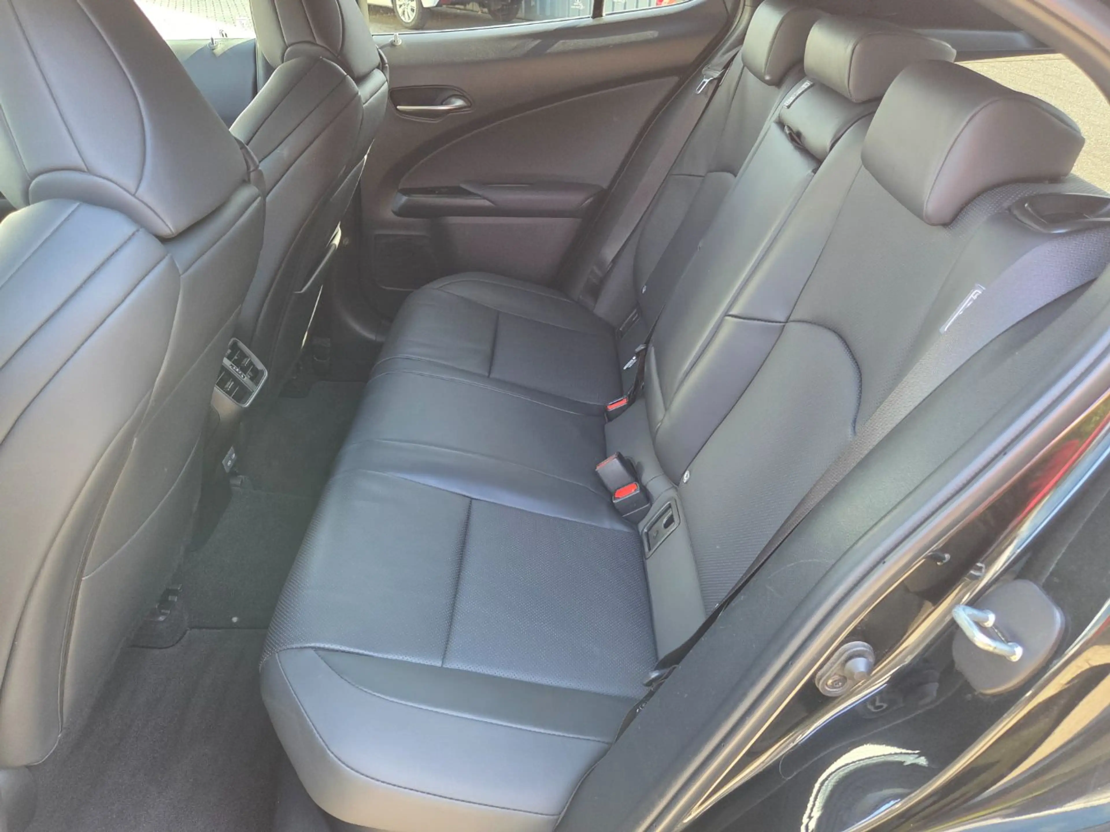Lexus UX 250h F-Sport ACC+LED+Navi+SD+SHZ+Kam. — photo 7
