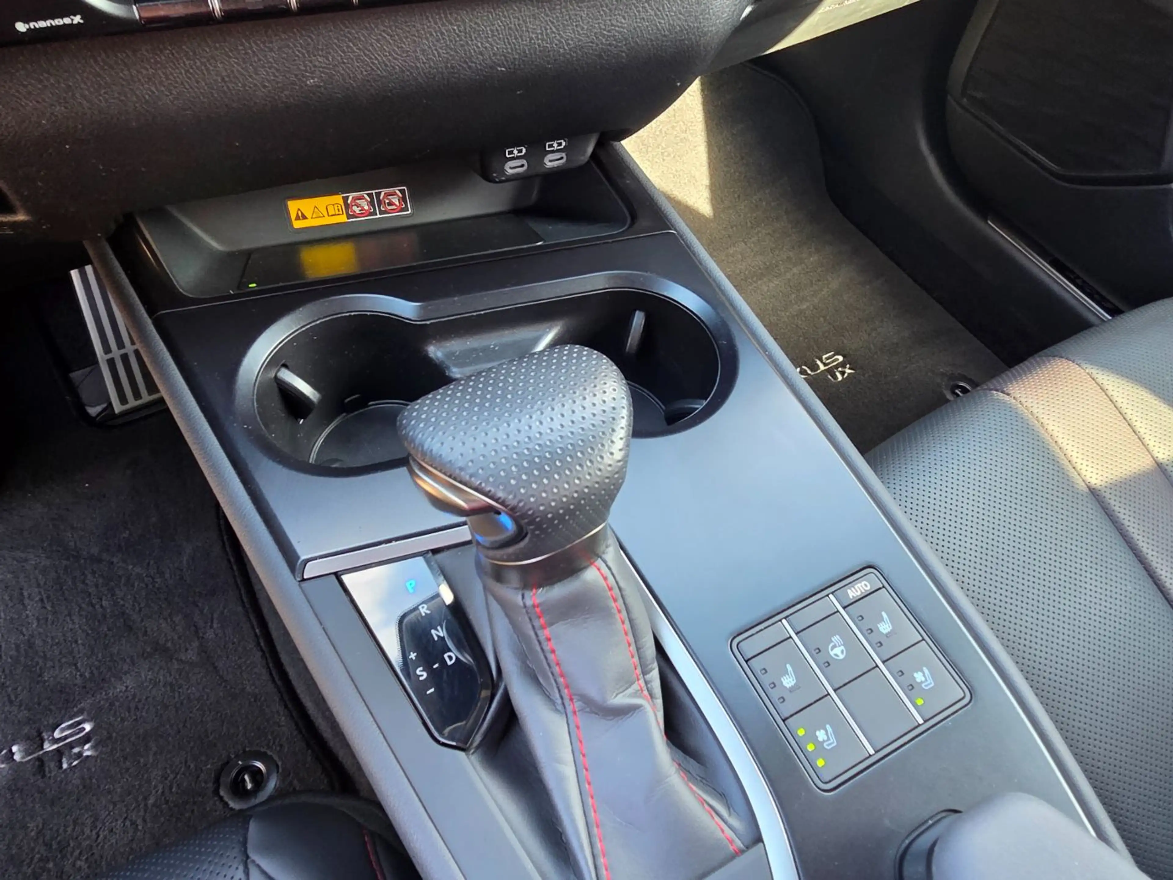 Lexus UX 250h F-Sport ACC+LED+Navi+SD+SHZ+Kam. — photo 15