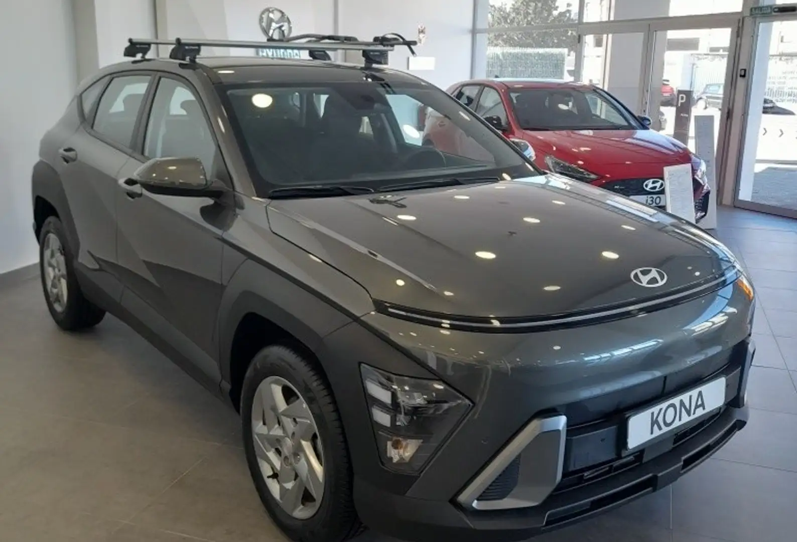 Hyundai KONA 1.6 TGDI Maxx 4x2 Gris - 2