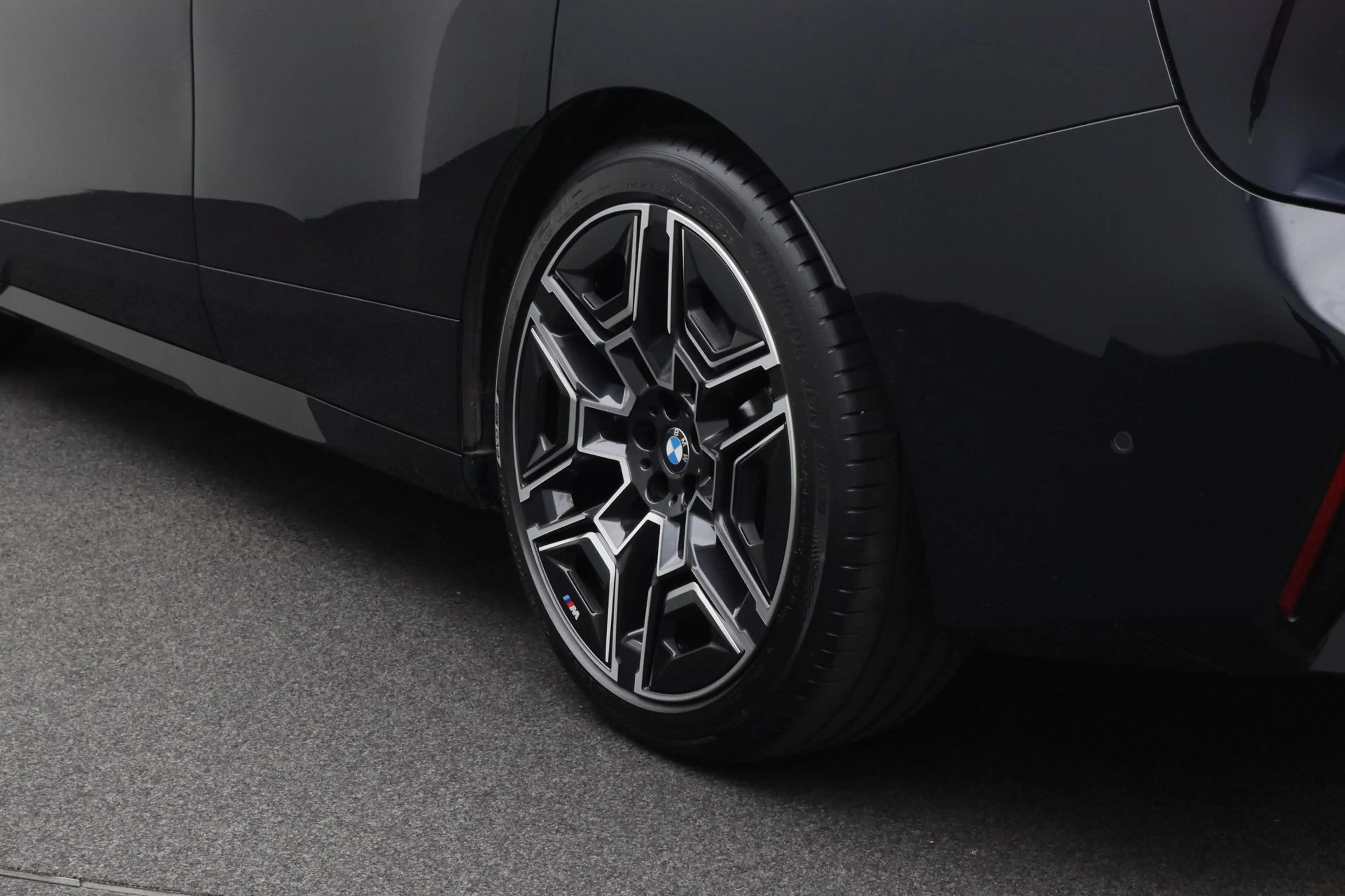 BMW iX xDrive60 112 kWh | M Sportpakket Pro | Achterasbes — photo 8