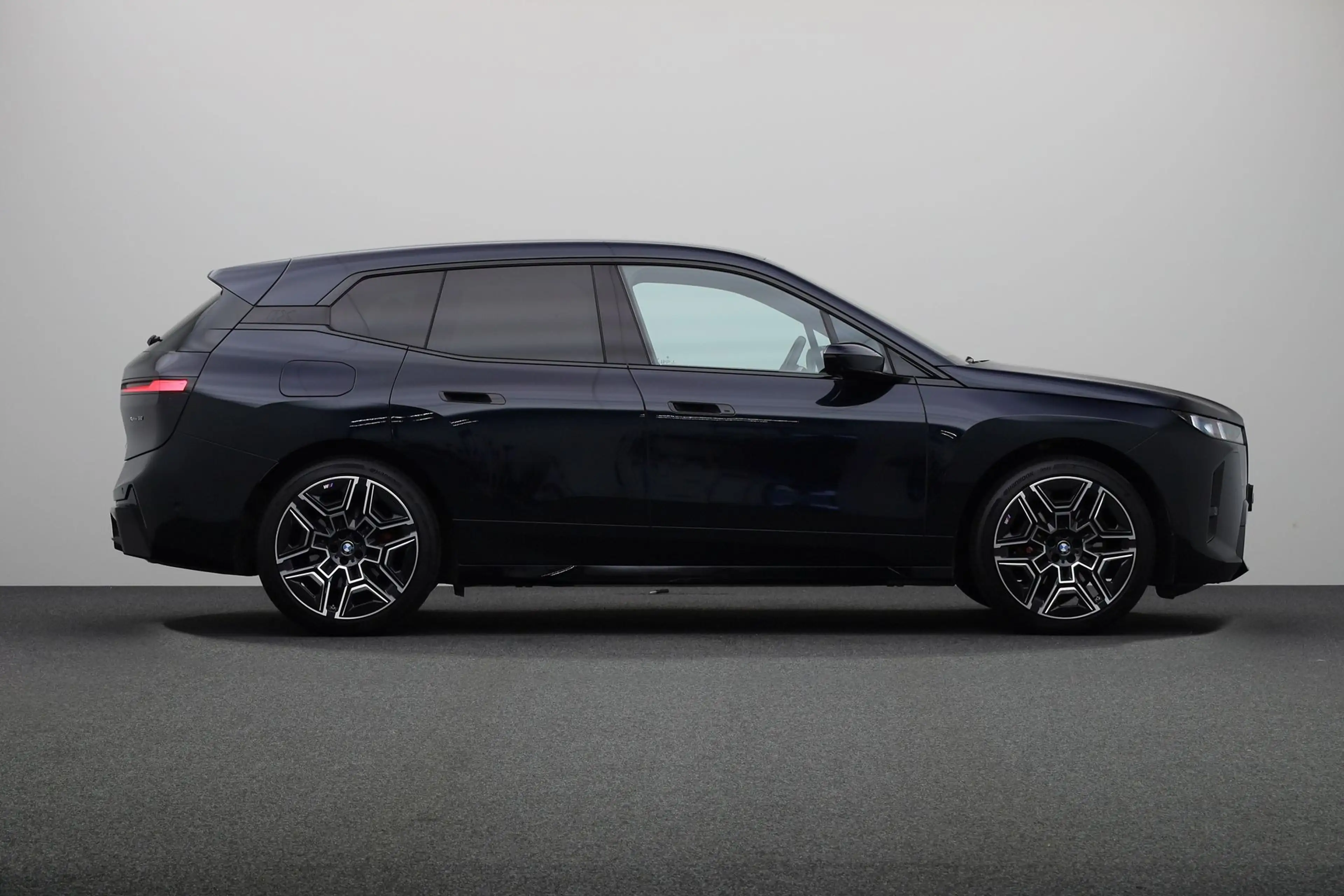 BMW iX xDrive60 112 kWh | M Sportpakket Pro | Achterasbes — photo 13