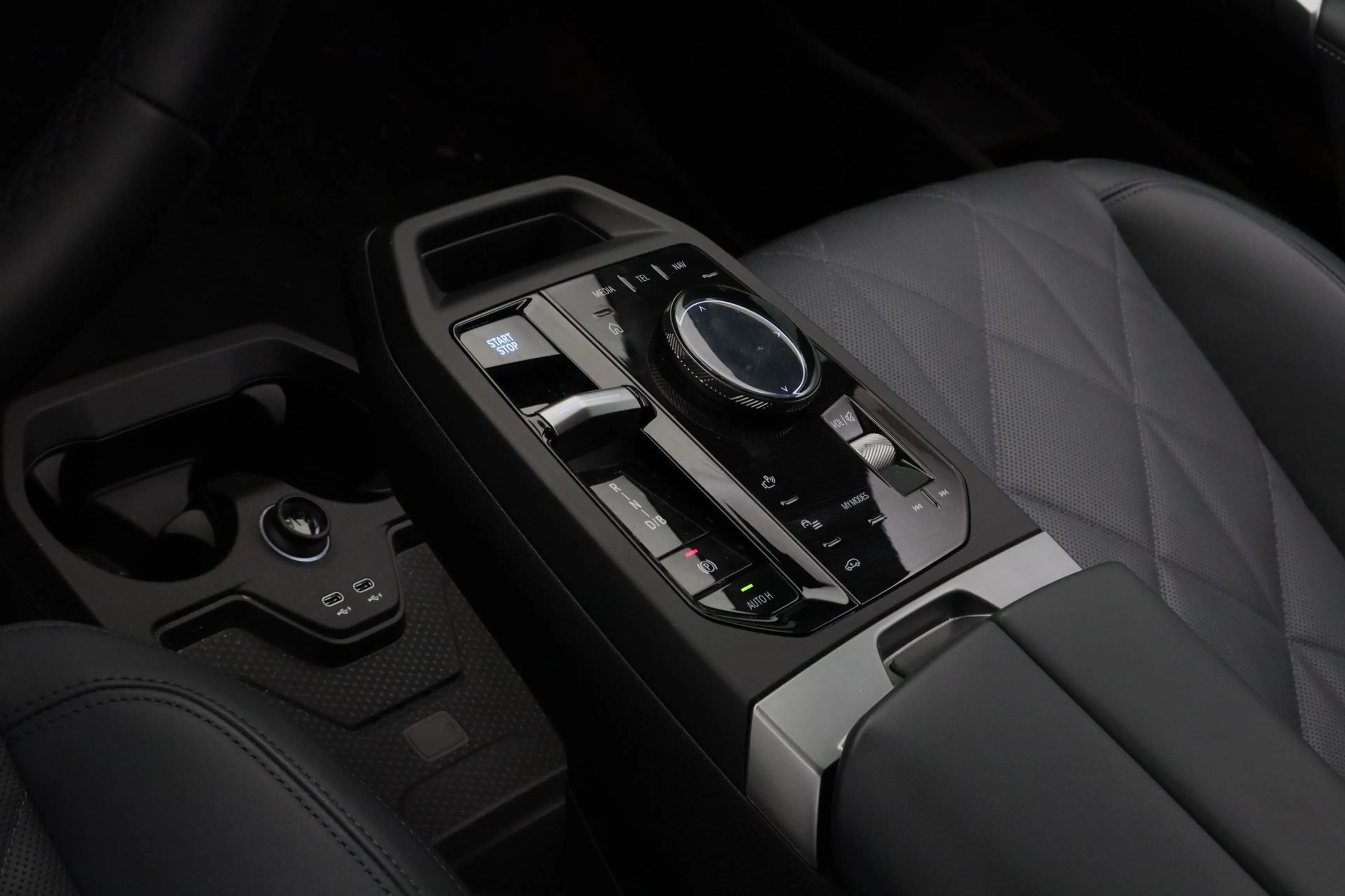 BMW iX xDrive60 112 kWh | M Sportpakket Pro | Achterasbes — photo 6