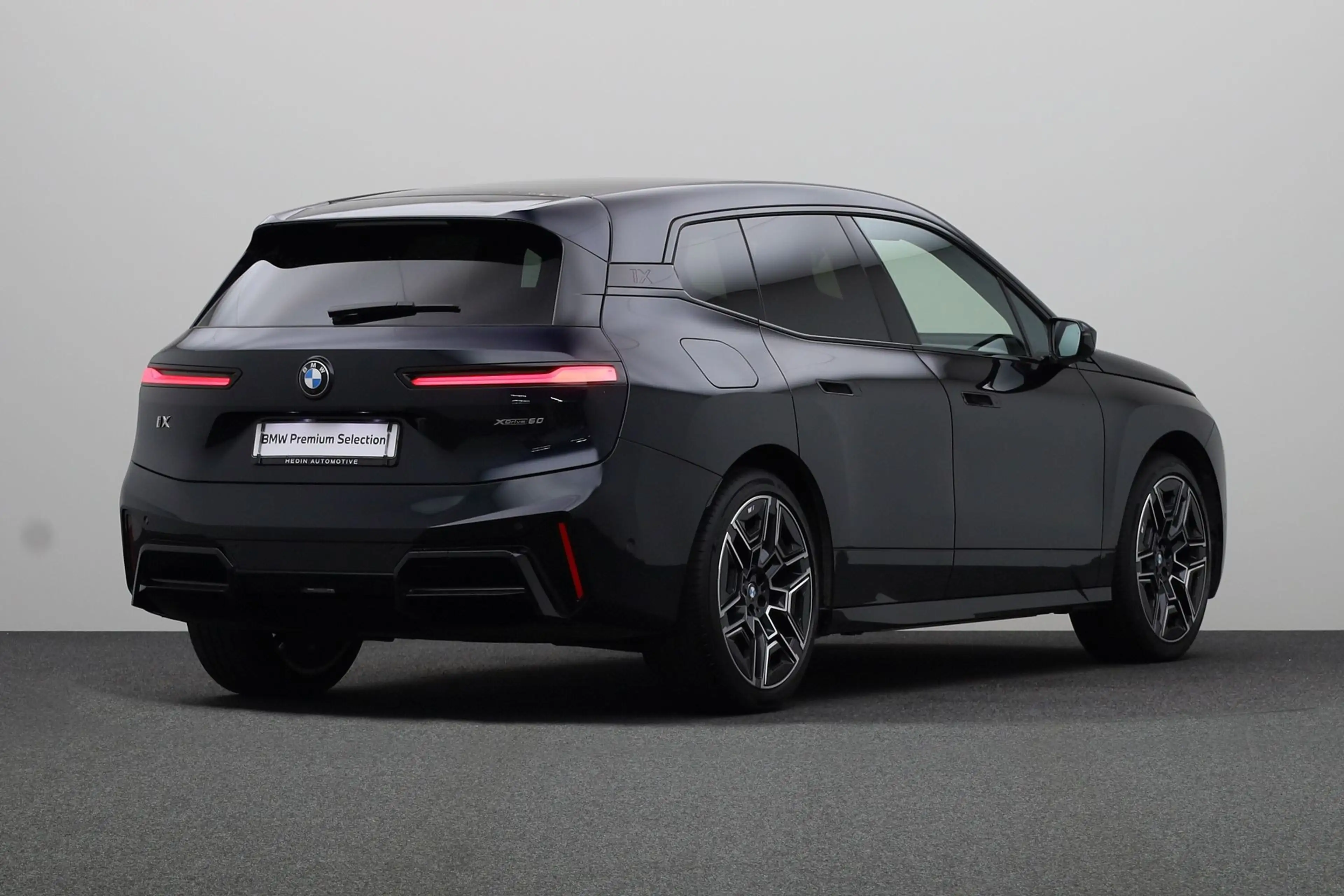 BMW iX xDrive60 112 kWh | M Sportpakket Pro | Achterasbes — photo 2