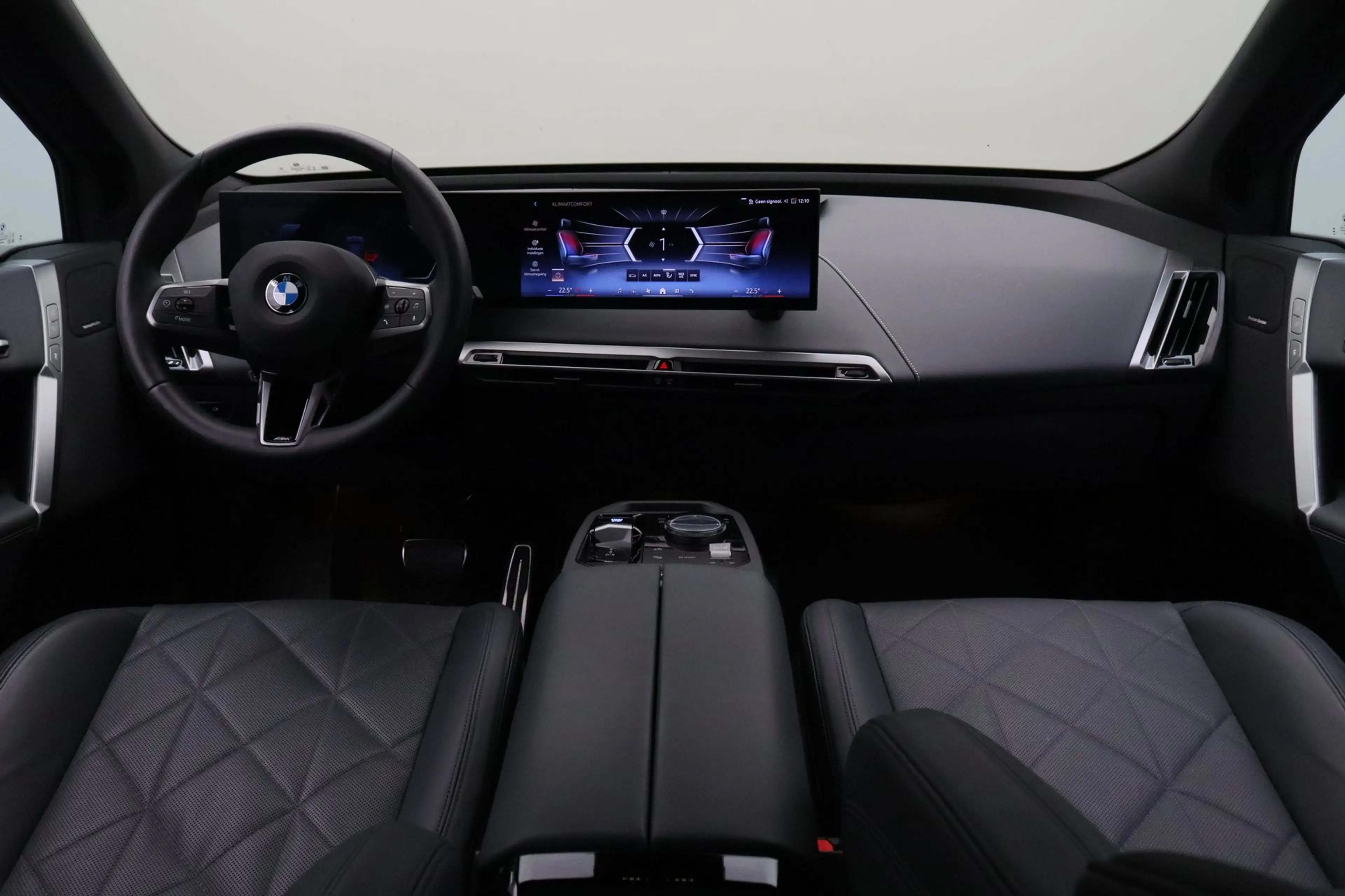 BMW iX xDrive60 112 kWh | M Sportpakket Pro | Achterasbes — photo 3