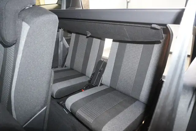 Peugeot 5008 view 10