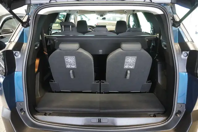 Peugeot 5008 view 11