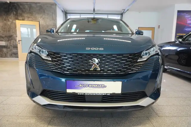 Peugeot 5008 view 2