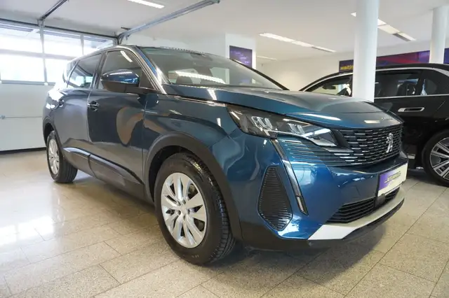 Peugeot 5008 view 3