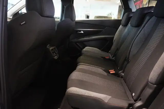 Peugeot 5008 view 9